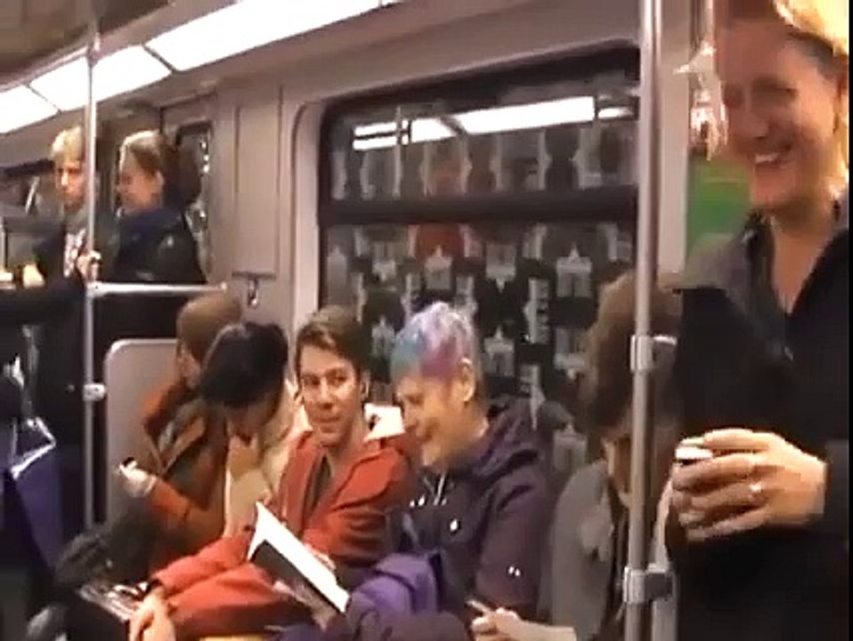 Un rire très contagieux dans le métro