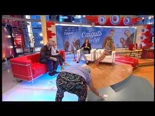 TV3 - Divendres - El públic recull els bitllets que cauen al plató de "Divendres"