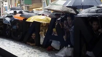 Cara Delevingne y Kate Moss desatan la locura en Milán