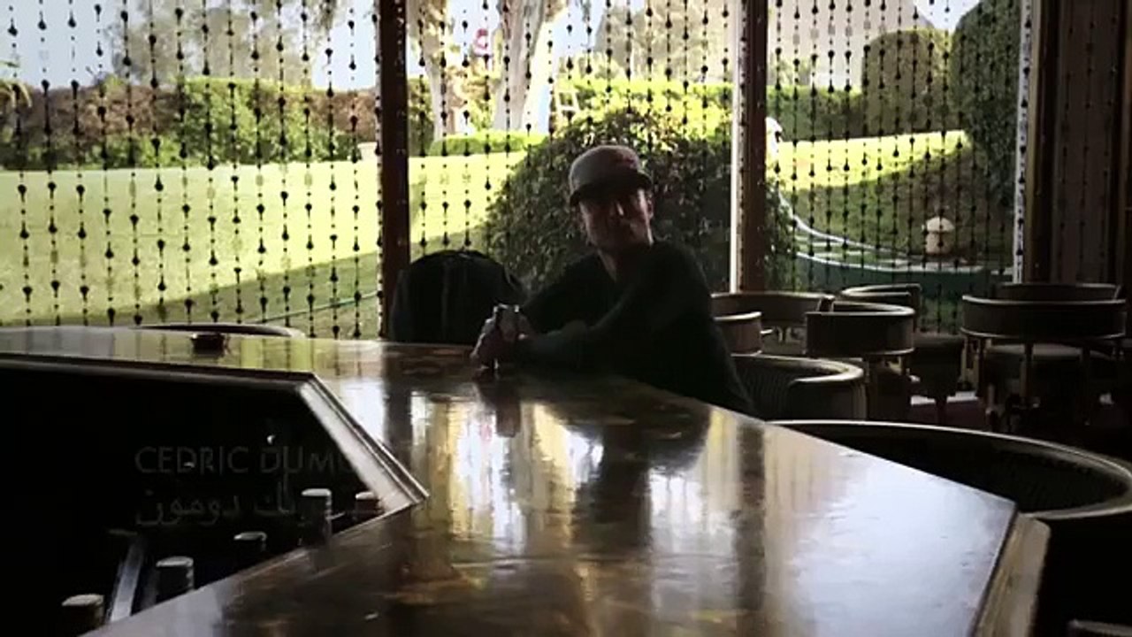 Il survole en wingsuit les pyramides de Gizeh