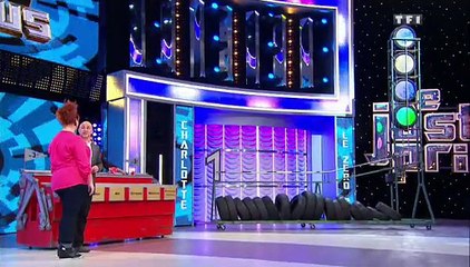 La chute de Vincent Lagaf et d'une candidate du Juste Prix en trottinette