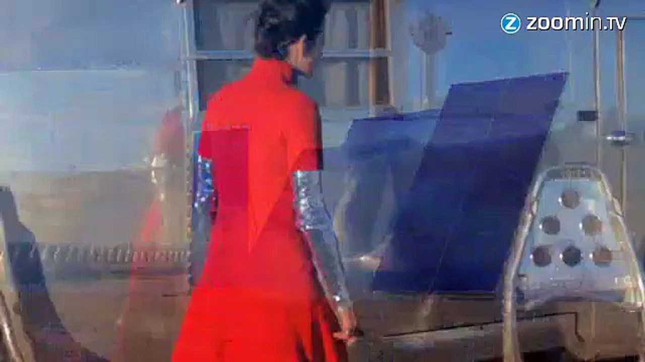 Marion Cotillard, héroïne futuriste sexy pour Dior