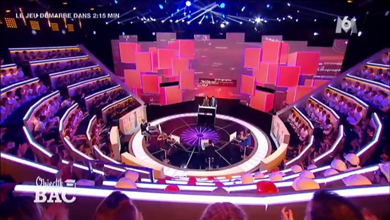 "Qu'est-ce que je sais vraiment ?" : le décolleté très vertigineux d'Eve Angeli