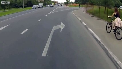 Oups ! Attention au décrochage de jupe !