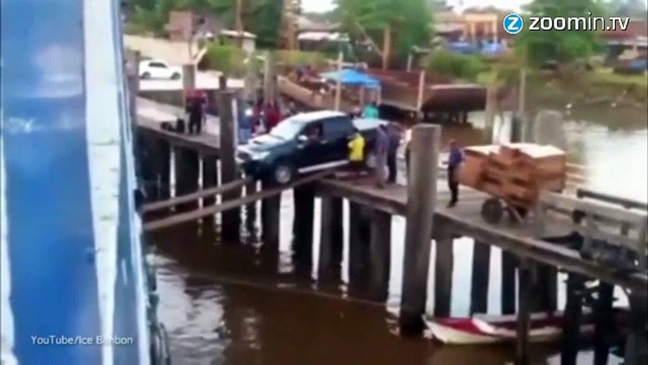 Risqué : faire rouler un 4x4 sur deux planches !