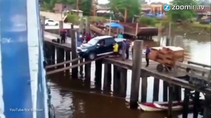 Risqué : faire rouler un 4x4 sur deux planches !