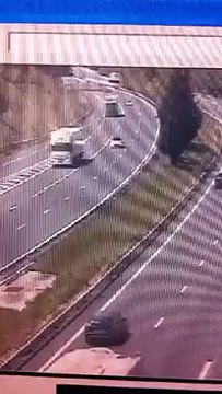 Choc : un accident effrayant filmé par des caméras de surveillance sur l'A61