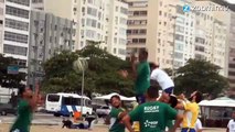 Pour les JO, le Brésil se met au rugby...sur la plage