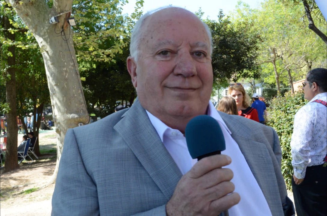 Marché Vintage Sollies-Pont 2015 - Interview André Garron - 720p