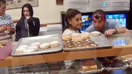 Ariana Grande s'excuse pour son coup de langue