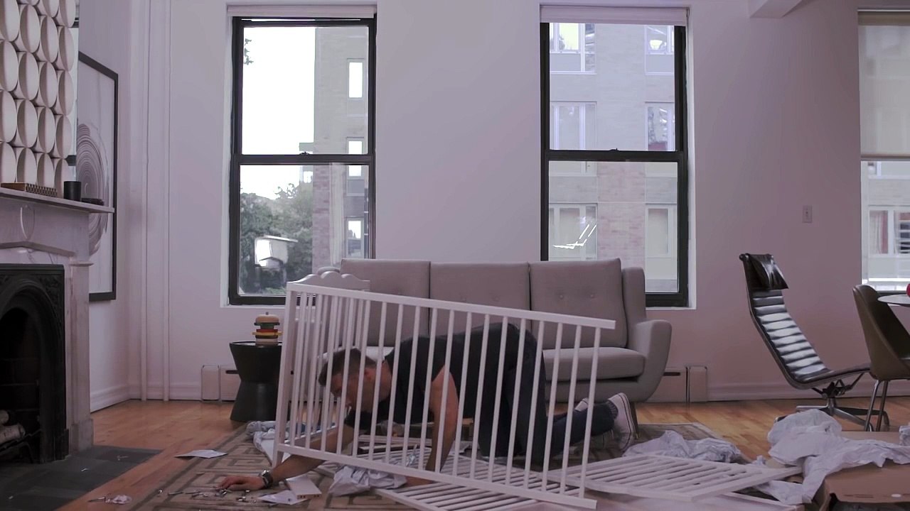 Ryan Reynolds Tente De Monter Un Lit Pour Bebe Ikea Video Dailymotion