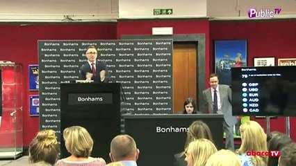 Exclu Vidéo : Robbie Williams : dans la peau d'un commissaire priseur !