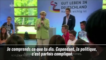 Angela Merkel fait pleurer une jeune réfugiée
