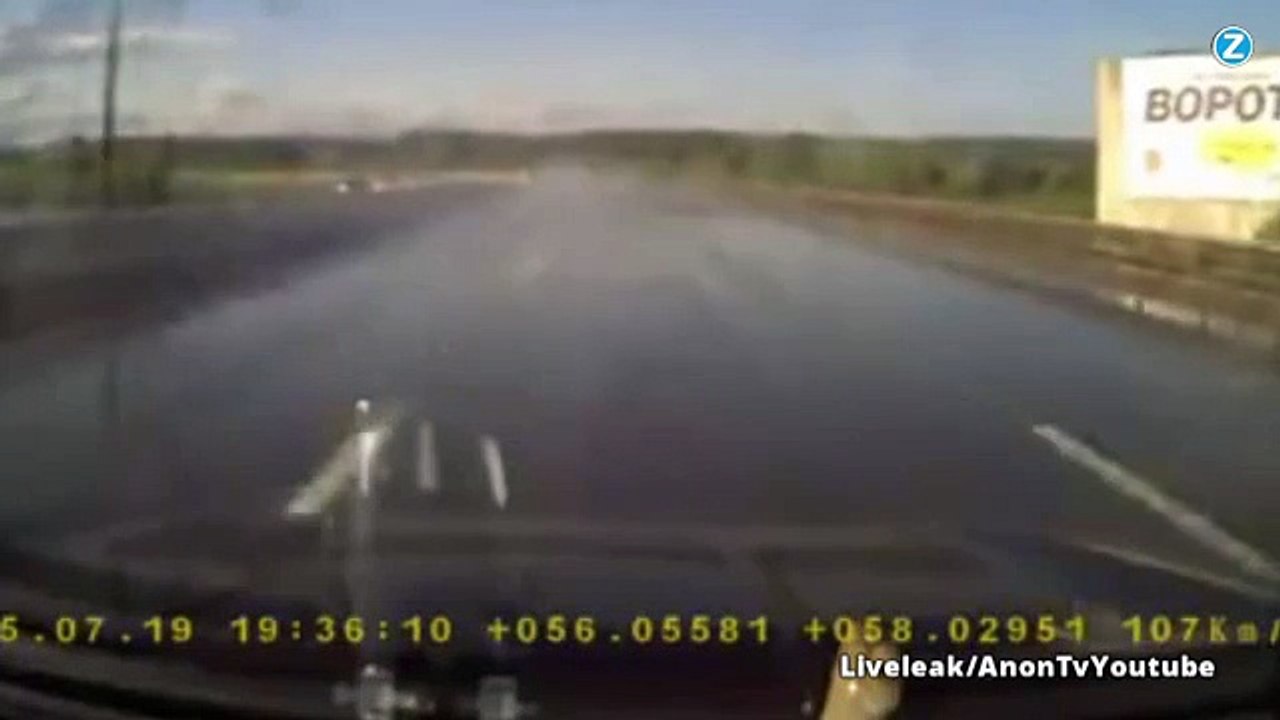 Attention aquaplaning spectaculaire !
