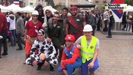 VIDEO. Course de garçons de café : les étudiants de Châteauroux assurent