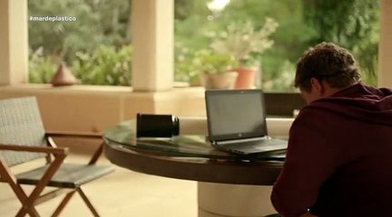 Federico Aguado en Mar de Plástico (Capi 1x01)