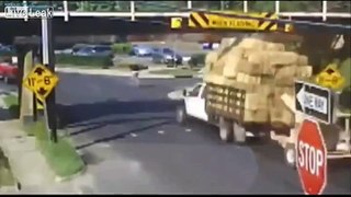 LiveLeak.com -  The Toughest Bridge in the World.