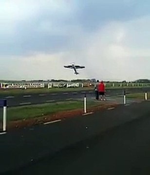 Un pilote d'avion complètement fou