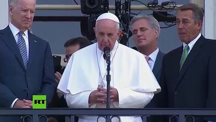 Congresista estadounidense rompe en llanto durante discurso del Papa