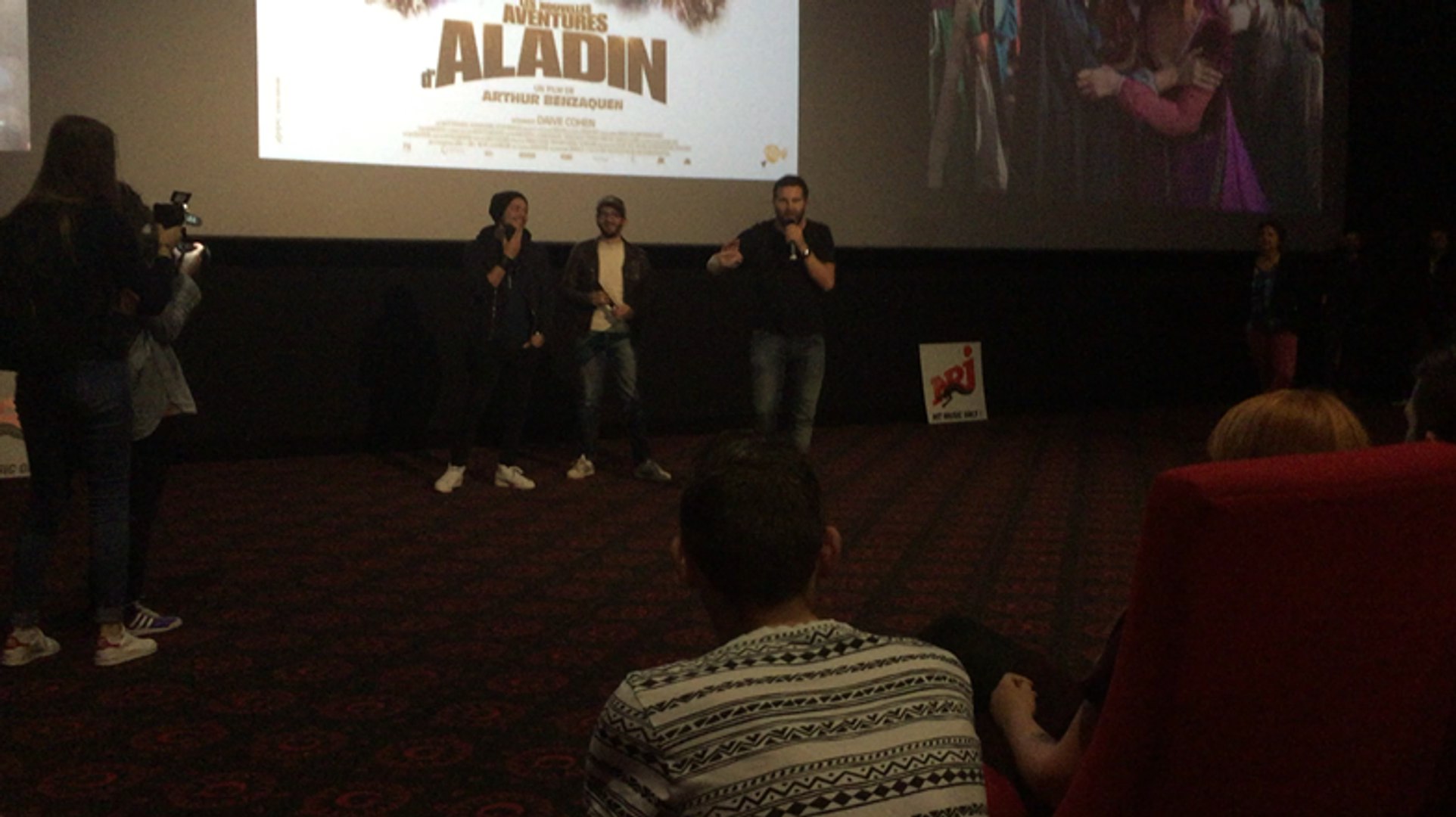 Kev Adams chante Santiano