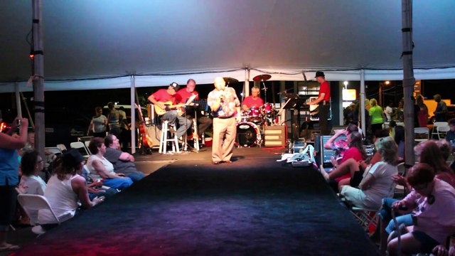 Danny McCorkle & the Katz perform 'Walk A Mile In My Shoes' Elvis Week 2015