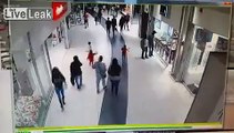 Shopper tackles cellphone thief