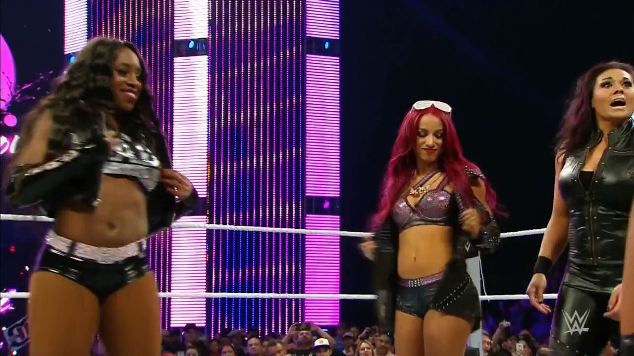 The Bella Twins & Alicia Fox vs Naomi, Sasha Banks & Tamina