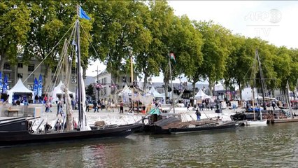 Hundreds of boats prepared for France's Loire festival