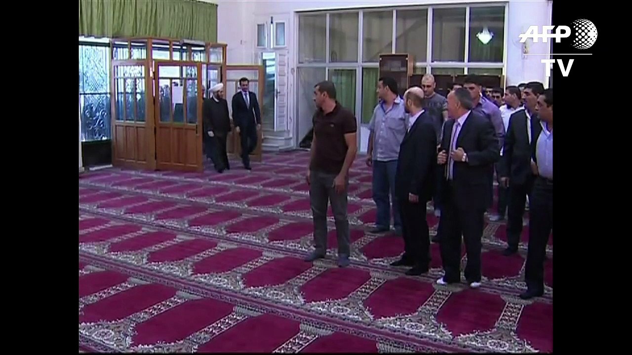 Assad visita mesquita