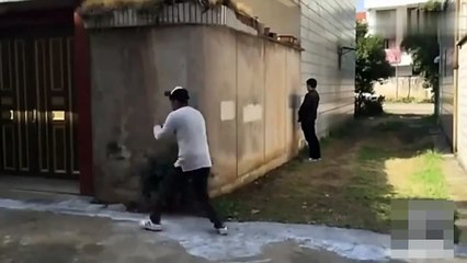 MẠ, ĐANG ĐI TIỂU MÀ CŨNG KO ĐƯỢC YÊN NỮA LÀ SAO