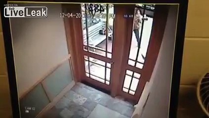 LiveLeak.com - Twerking Thief is loose in Brooklyn! Beware!