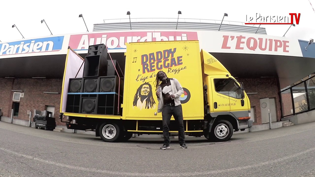 Tiken Jah Fakoly installe son sound system au Parisien