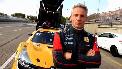 A bord de la Renault RS01 sur le Nürburgring !