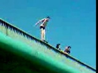 un pote et moi qui saute du pont
