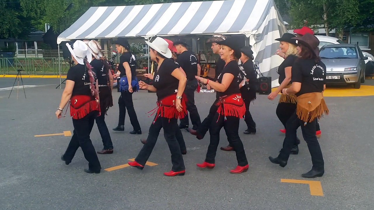 "High Class Lady" par le Levis Country Line Dance en démo