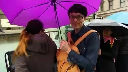 Australie : des douzaines de fans d'Apple et un robot font la queue pour l'iPhone 6S