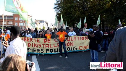 Des Parisiens manifestent en soutien aux migrants