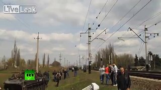 Ukrainian MiG fighter jet in extremely low fly-by buzzes Kramatorsk locals