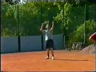 Régis fait du tennis