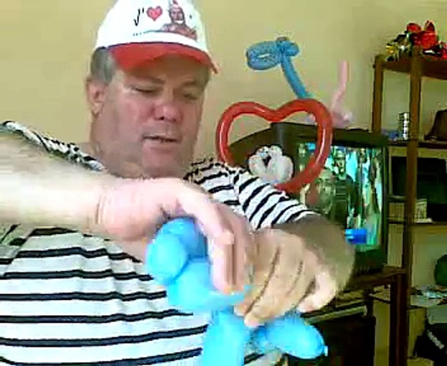 un chat trés bizard, amusez  vous à créer des sculptures de ballons: clown cassou d'ABC hôpitaux