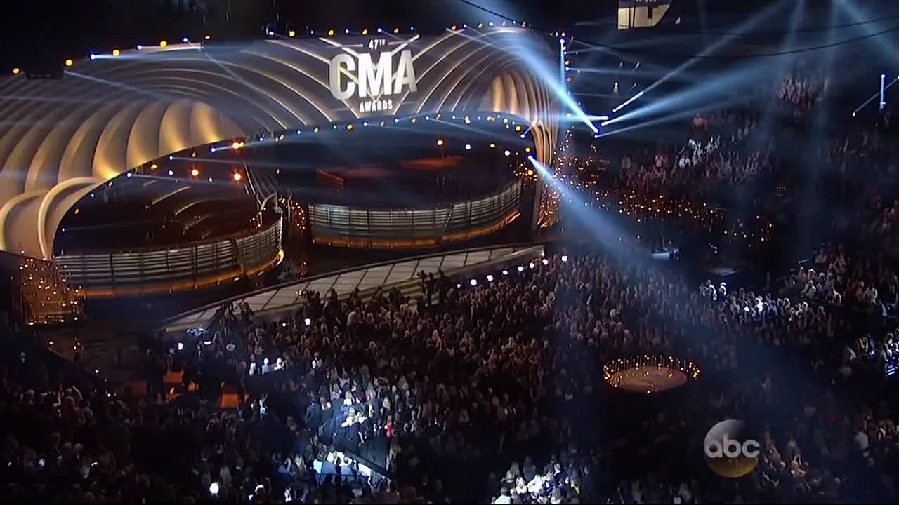 Brad Paisley Carrie Underwood - Why Cant We Be Friends - CMA Awards 2013