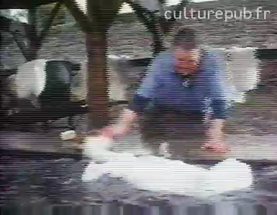 Publicité Vedette avec Mère Denis