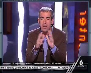 Un footballeur fait du 'rentre dedans' à une journaliste