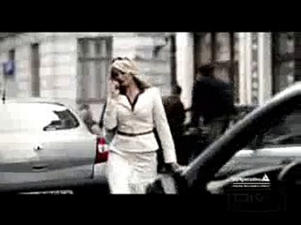 Blonde au volant...