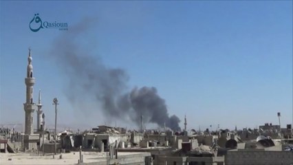 غارات بالبراميل المتفجرة على دوما وريف إدلب