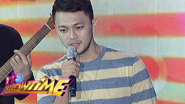 It's Showtime: Richard sings 'The Man Who Can't Be Moved' on It's Showtime