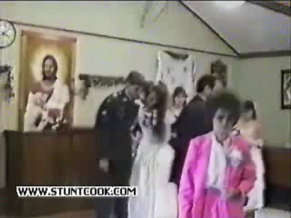 Ils font des malaises à leur propre mariage !