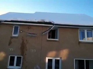 Comment déneiger son toit !