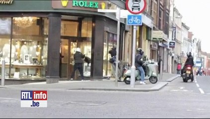Une retraitée empêche un braquage en s'attaquant aux voleurs