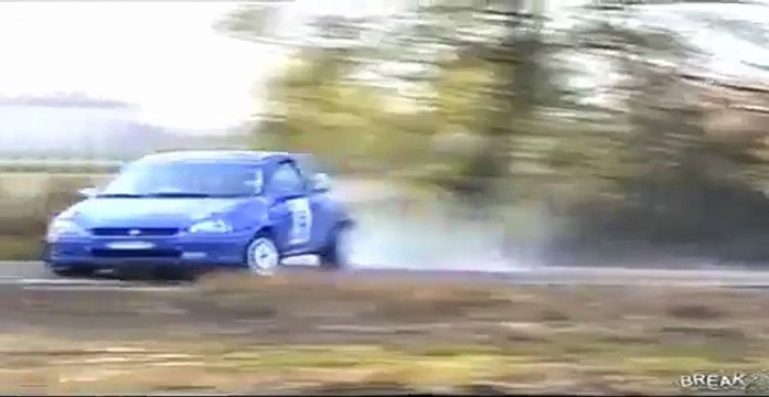 Il oublie son copilote en plein rallye